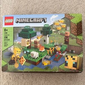 LEGO Minecraft Bee Farm Playset - Yellow, Green, Brown